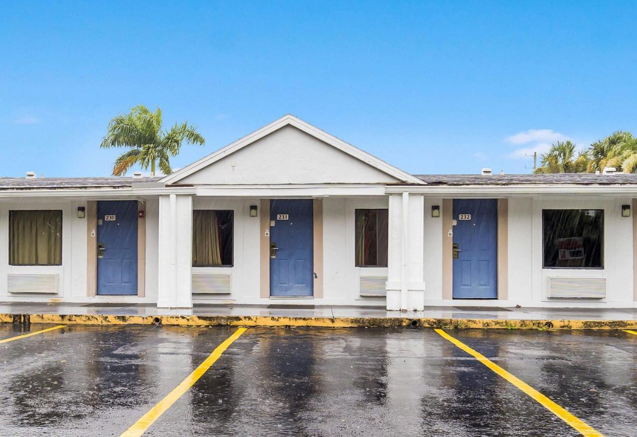Motel 6-Fort Myers, Fl Норт-Форт-Майерс Экстерьер фото