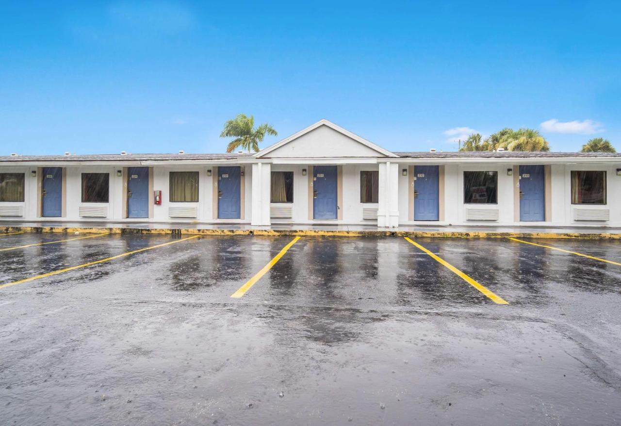 Motel 6-Fort Myers, Fl Норт-Форт-Майерс Экстерьер фото